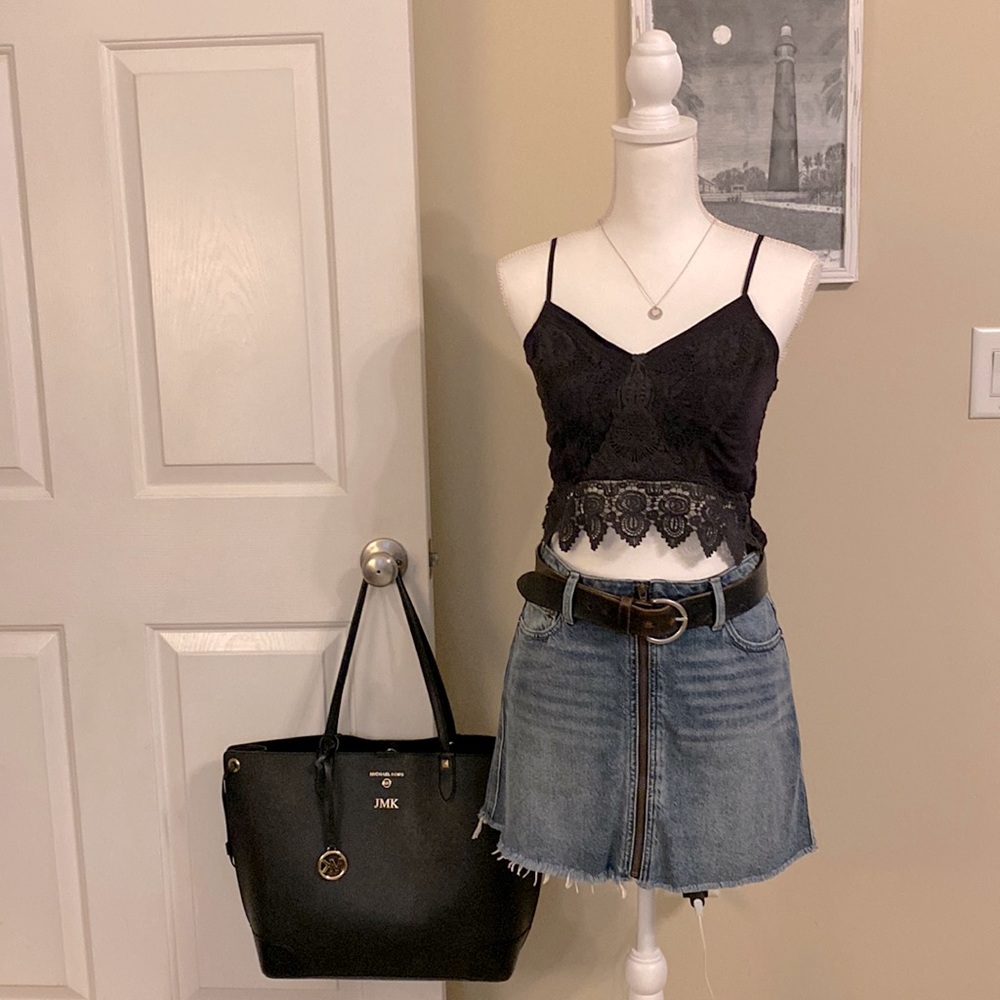 Xhilaration Black Lace Crop Top Size M. Gently Loved.❤️